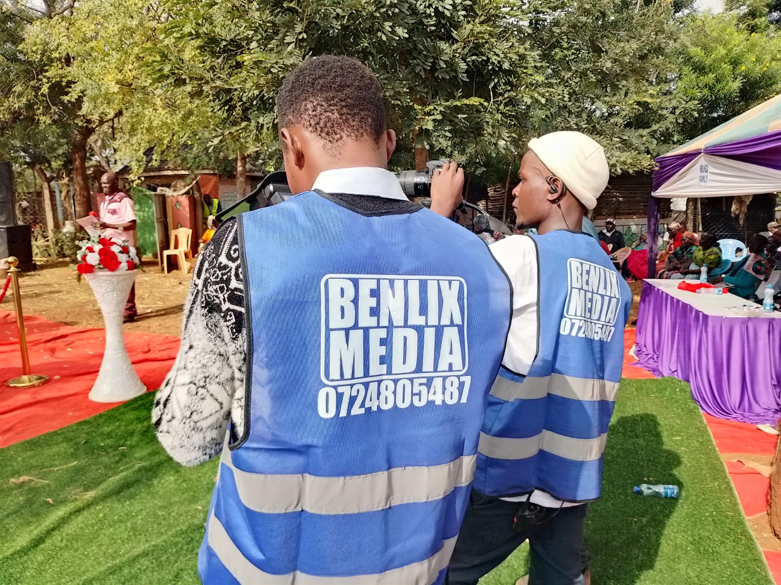 Event Photo Benlix Crew Vest Two Photographers