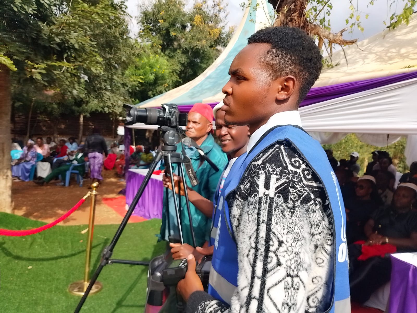 Event Photo Cameraman Tripod Side Profile Outdoor
