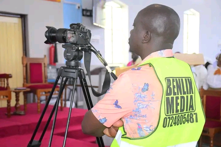 Event Photo Cameraman Church Back Side Tripod