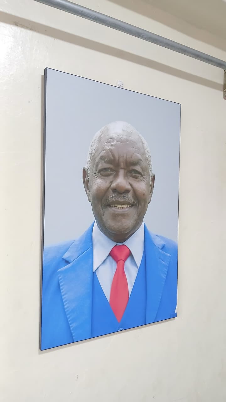 Canvas Print Elderly Man Blue Suit Red Tie Wall Mounted